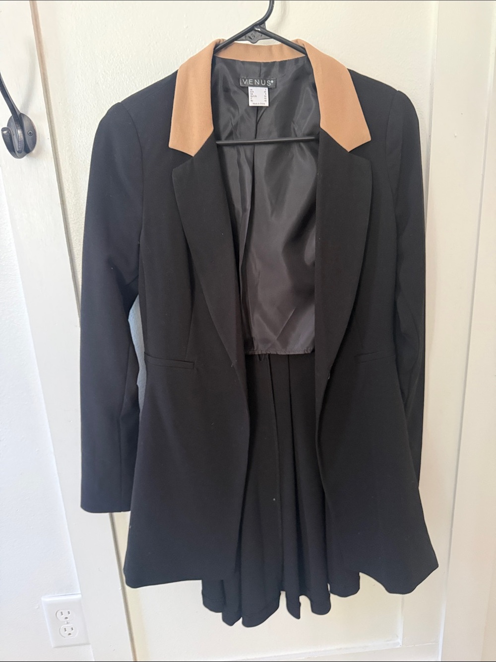 VENUS Black Blazer with Tan Contrast Collar
